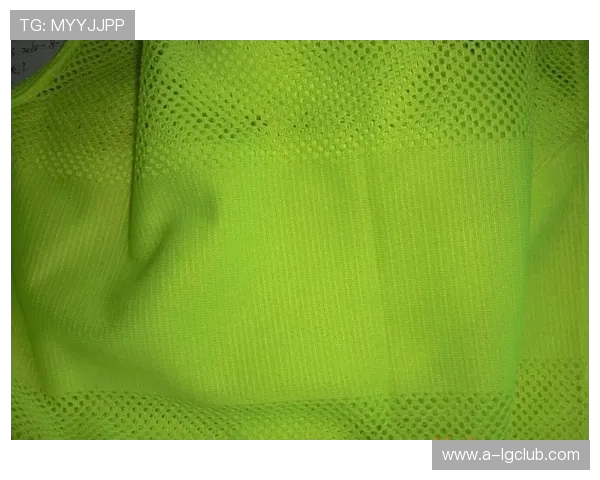 浅析高性能透气面料在足球训练马甲背心设计与制作中的创新应用