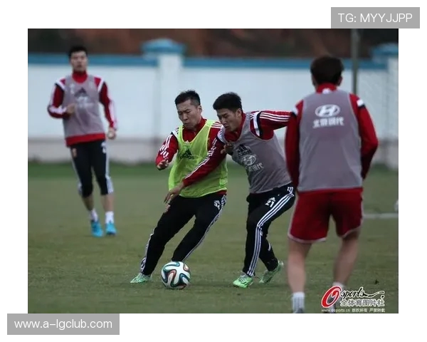 以球员视角聊如何在激烈对抗中保持稳定发挥与团队默契表现提升法